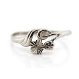 950 Platinum floral ring