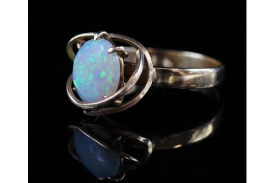 Opal set 9ct yellow gold ring - Image 3 of 3