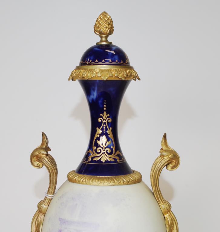 Sevres style ornamental lidded vase - Image 4 of 6