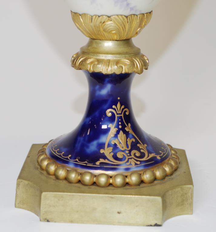 Sevres style ornamental lidded vase - Image 5 of 6