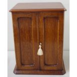 Early 20th century maple small cabinet
