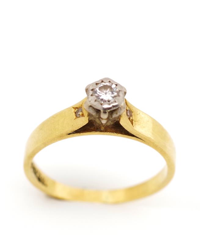 Diamond set 18ct yellow gold ring