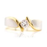 Solitaire diamond and 18ct yellow gold ring