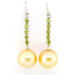 Golden pearl, peridot and white gold earrings