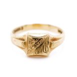 Elizabeth II 9ct yellow gold signet ring