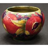 Good Moorcroft pottery bowl - Pomegranate