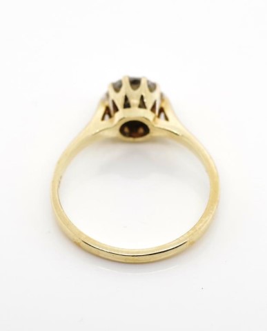 Cubic zirconia set 9ct yellow gold ring - Image 2 of 3