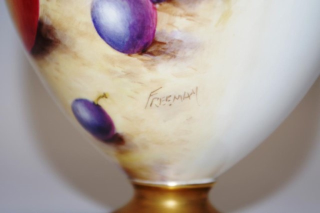 Royal Worcester handpainted lidded urn - Image 3 of 6