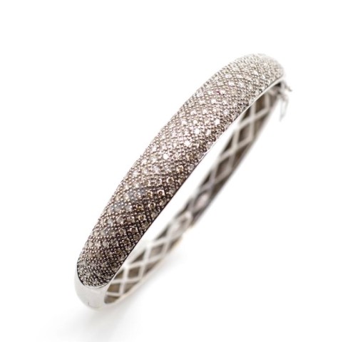 Pave diamond and 18ct white gold bangle - Image 2 of 4