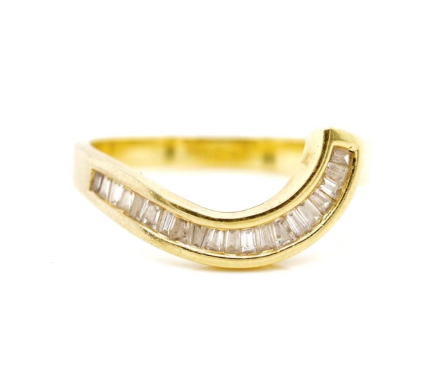 Diamond and 18ct yellow gold wedder