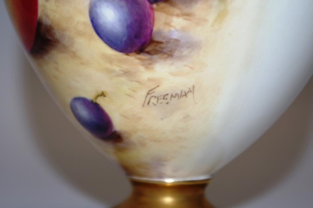Royal Worcester handpainted lidded urn - Image 6 of 6