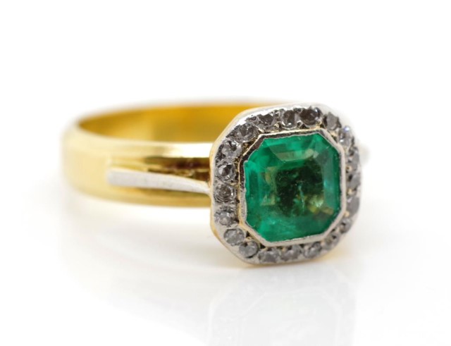 Emerald and diamond set yellow gold ring - Image 5 of 6