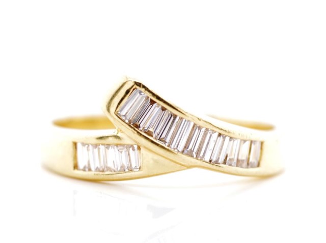 Diamond set 18ct yellow gold wedding band