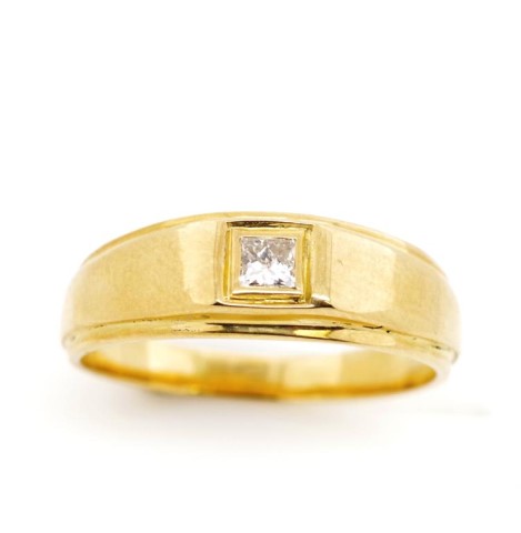 Solitaire diamond and 18ct yellow gold ring