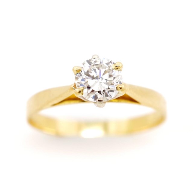 Solitaire diamond set 18ct yellow gold ring