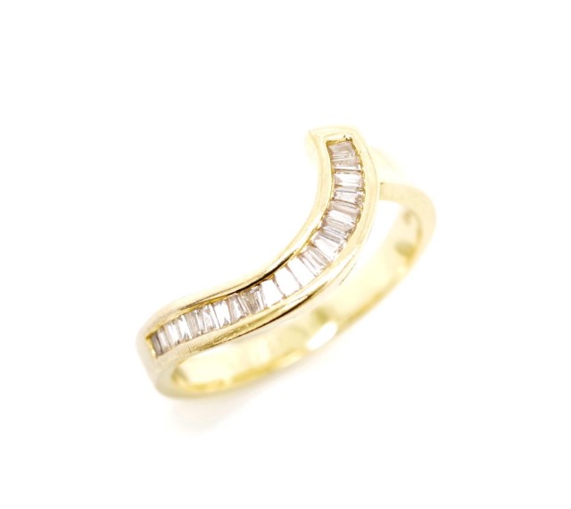 Diamond and 18ct yellow gold wedder - Image 2 of 3