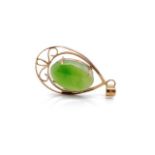 Jade and yellow gold pendant