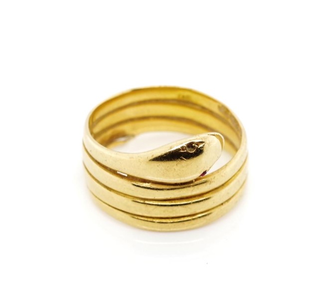 18ct yellow gold snake ring - Image 2 of 5