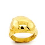 18ct yellow gold figural ring