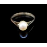 Pearl and 9ct yellow gold ring