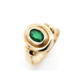 Green gemstone set 9ct yellow gold ring