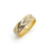 9ct yellow gold ring