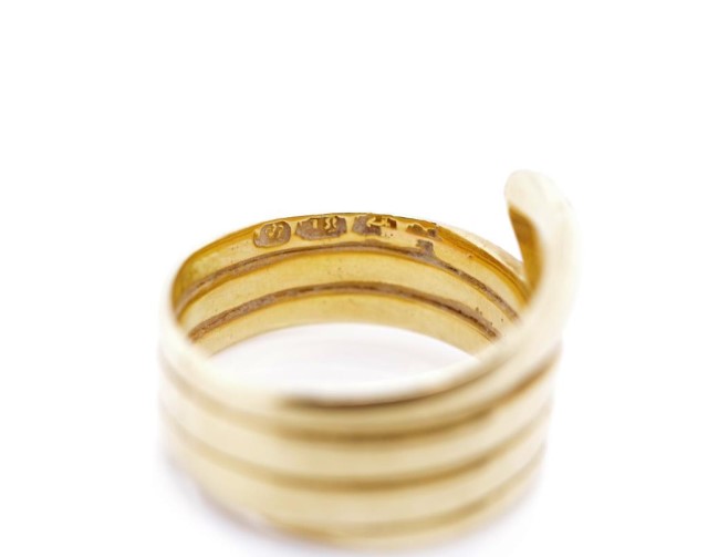 18ct yellow gold snake ring - Image 3 of 5