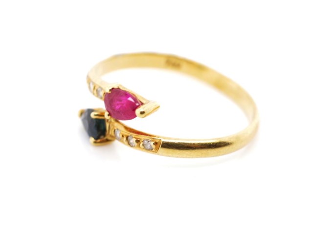 Diamond and sapphire set 18ct yellow gold ring - Image 2 of 4