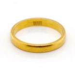 22ct yellow gold wedding band