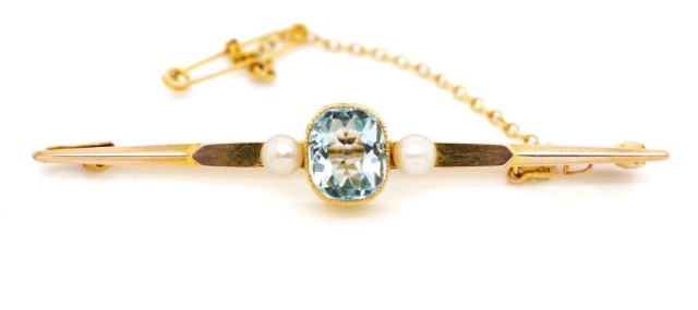 Art Deco aquamarine 15ct yellow gold bar brooch