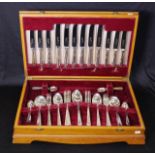 Good cased Grosvenor silver plate canteen cutlery