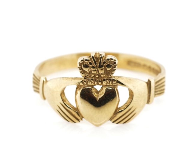 Irish 9ct yellow gold Claddagh ring - Image 2 of 4