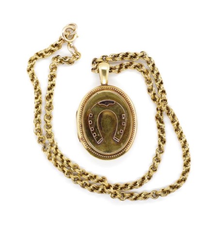 Antique yellow gold horse shoe locket and chain - Image 4 of 4