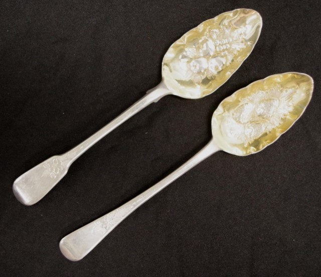 Two Georgian sterling silver berry serving spoons - Image 2 of 4