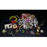 Costume jewellery group