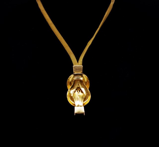 18ct yellow gold "reef knot" necklace - Image 8 of 8