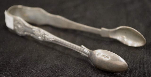 Pair of Sterling silver Kings pattern sugar tongs - Image 4 of 4