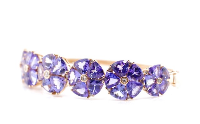 Tanzanite set 18ct rose gold flower bangle - Image 11 of 14