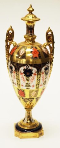 Good Royal Crown Derby 'Old Imari' lidded urn - Image 2 of 8