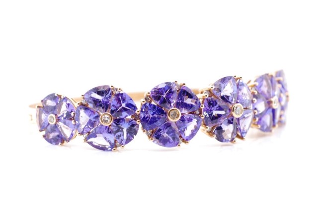 Tanzanite set 18ct rose gold flower bangle - Image 10 of 14