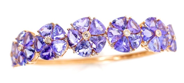 Tanzanite set 18ct rose gold flower bangle - Image 5 of 14