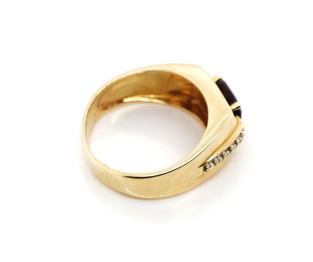 Garnet set 10ct yellow gold ring - Image 9 of 10