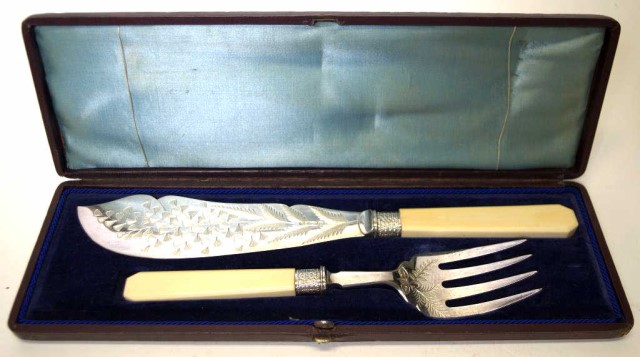 Victorian ivory and silver plate fish servers - Image 2 of 6