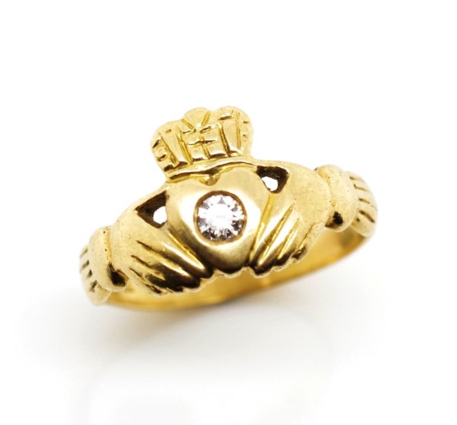 Diamond set 18ct yellow gold claddagh ring - Image 3 of 6