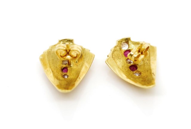 Ruby & diamond set 18ct yellow gold stud earrings - Image 3 of 4