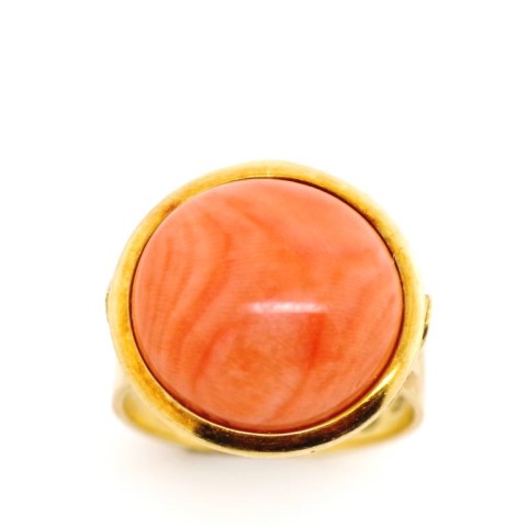 Coral and 18ct yellow gold ring