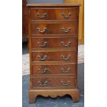 Small Georgian style chest of drawers