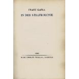 Kafka, Franz: In der StrafkolonieKafka, Franz. In der Strafkolonie. 68 S., 2 Bl. 23 x 15 cm. Brauner