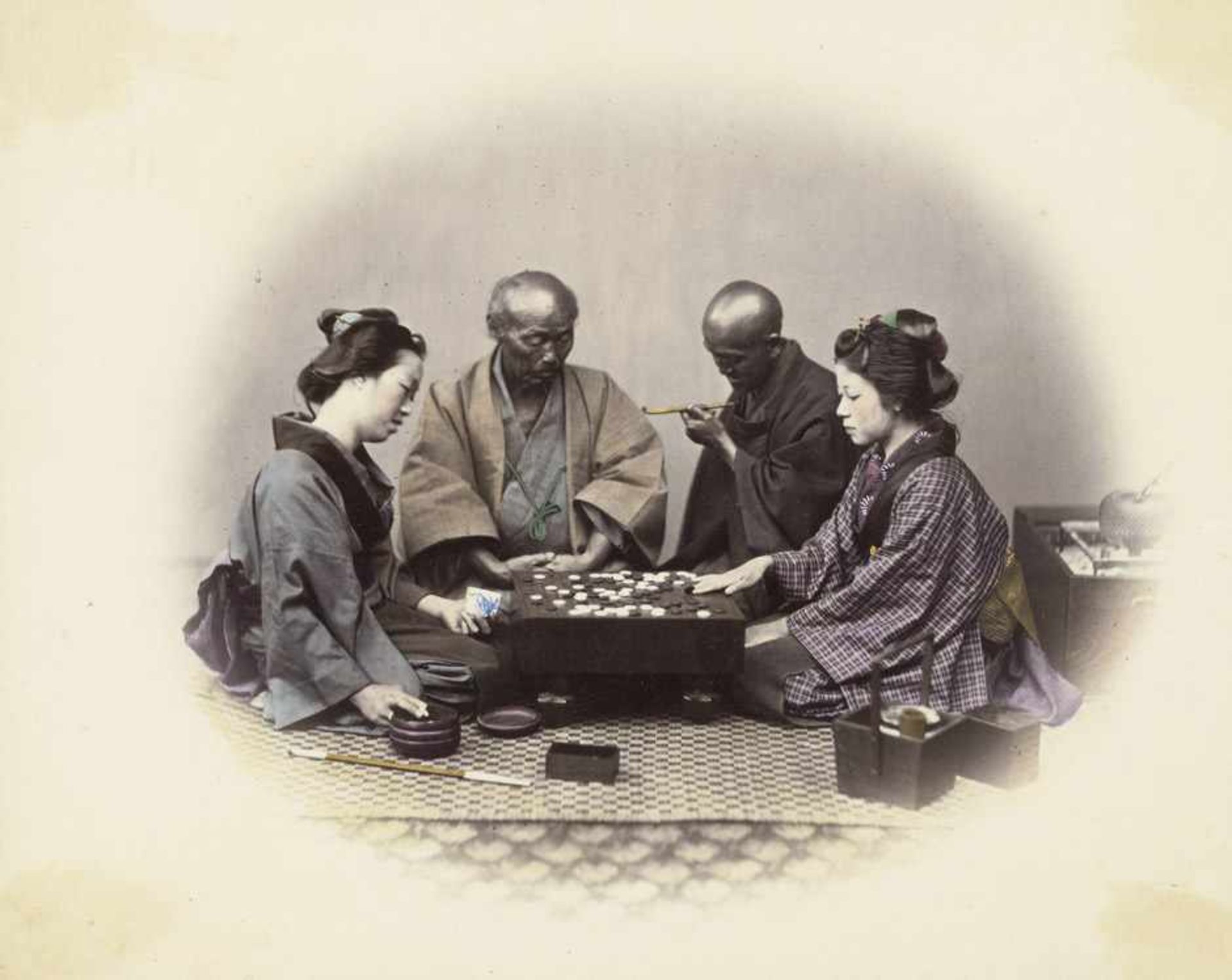 Beato, Felice: Playing GoPlaying Go. 1868. Hand-colored albumen print. 20 x 25,2cm. Mounted to