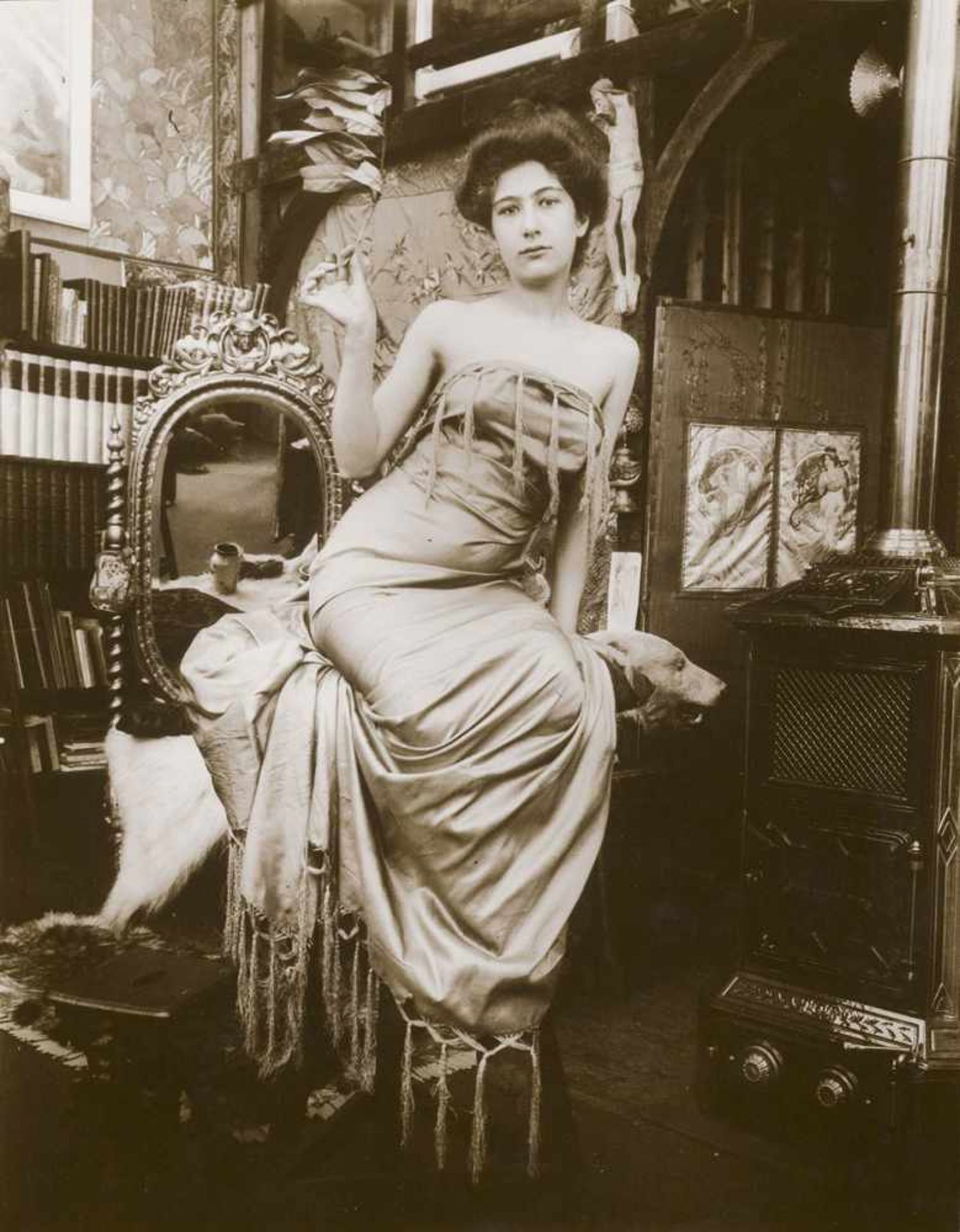 Mucha, Alfons: Models in Mucha's studioModels in Mucha's studio. Circa 1890/printed later. 2 gelatin